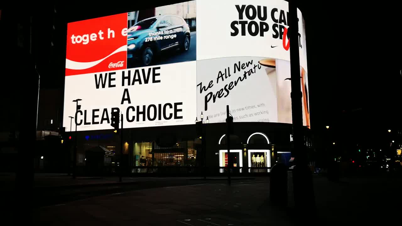 Werbebildschirme in Aktion